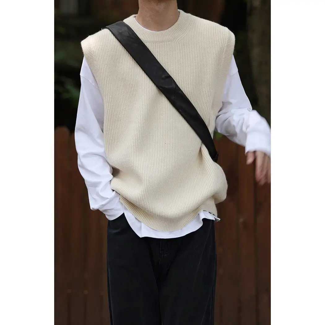 Autumn New Round Neck Sweater Vest for Men Korean Fashion Design Loose Casual Solid Color Knitted Sweater Vest Men and WomenXJ250904