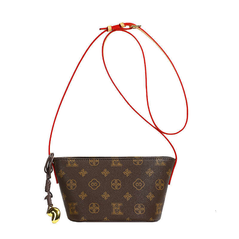 Designer Bags Crossbody Bag Bucket Bag 2025 New Letter Printed Womens Commuting Underarm Fashion Versatile Single Shoulder Crossbody Bag for Women