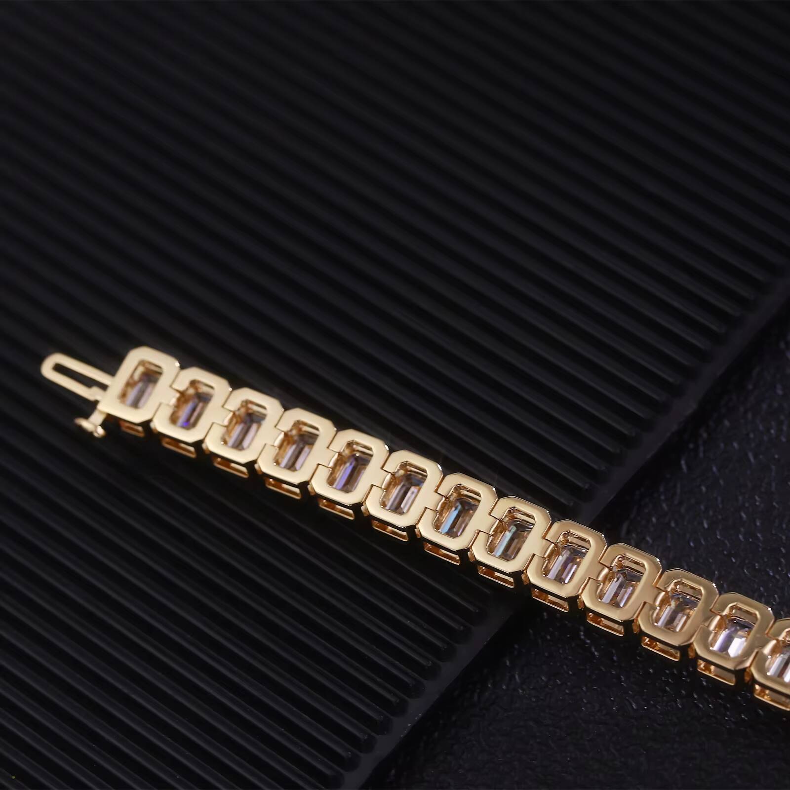 Custom VS D Colour Synthetic Diamond Tennis Bracelet Single Row Gradient 10K Yellow Gold Tennis Bracelet Unisex