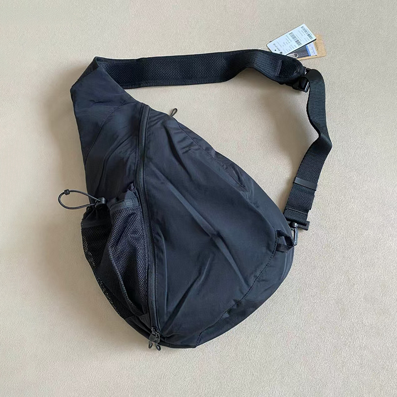 Fashionable casual men's and women's crossbody bags, sports outdoor chest bags, large capacity bags with logos