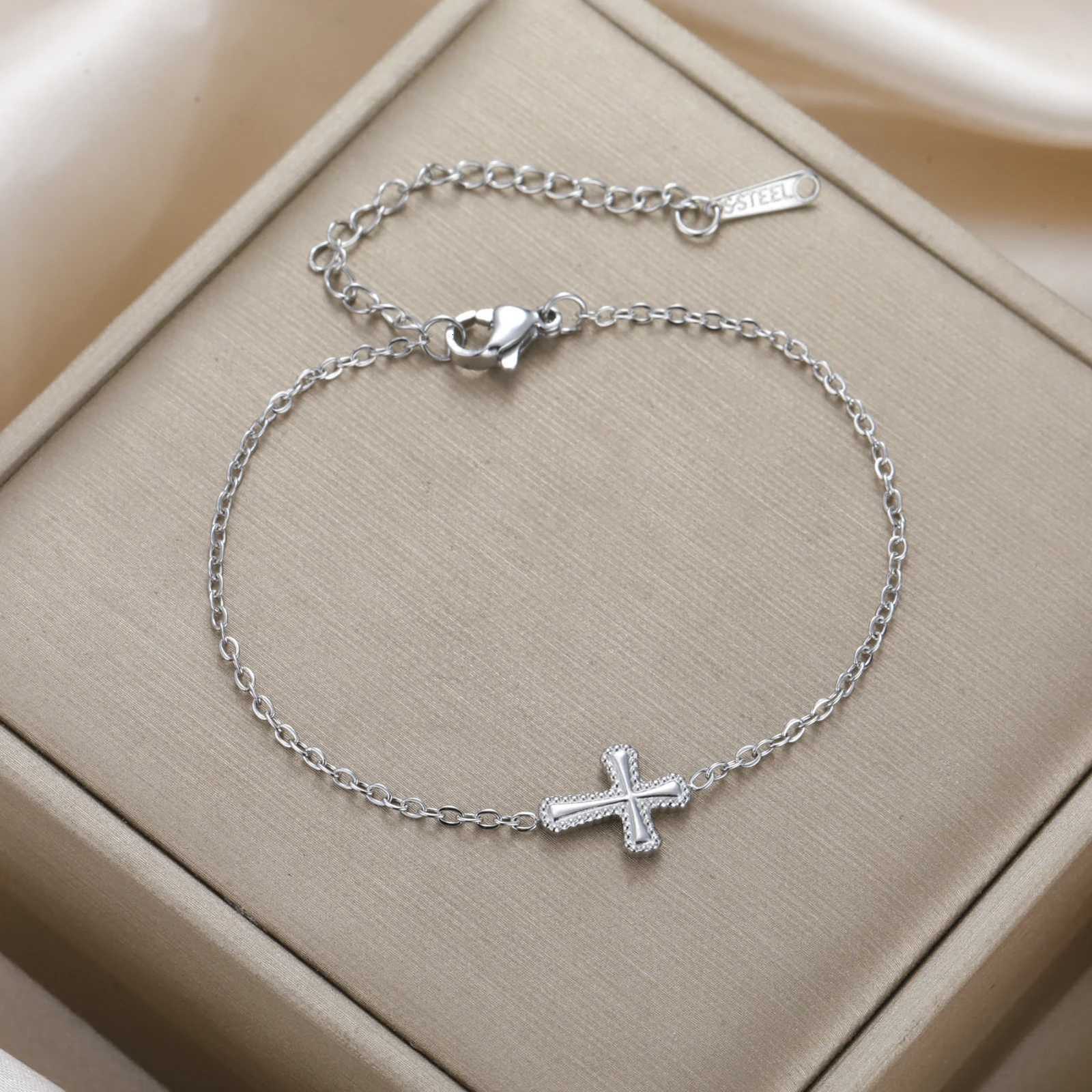 Cazador Cross Charm Bracelets for Women Stainless Steel Religious Christian Hand Bracelet Jewelry Birthday Gift 2025 Wholesale W250904