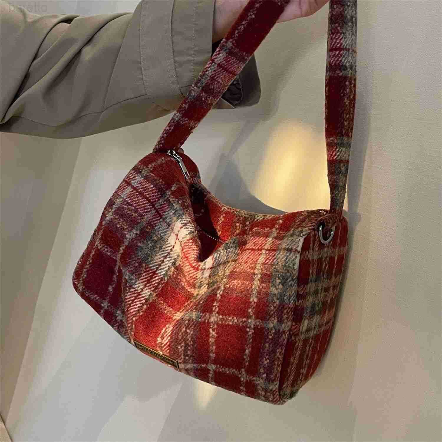 Trendy Plaid Purses and Handbags for Women Woolen Shoulder Crossbody Boston Bags M250904