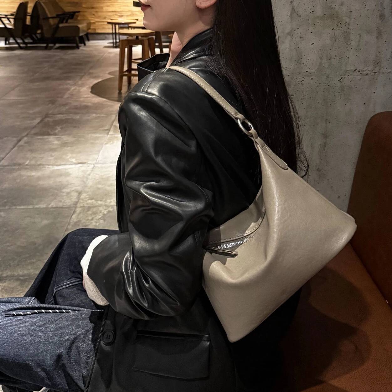 Ladies' 2025 Summer Vintage Veg-Tanned Cowhide Hobo Bag - Classic & Versatile Crossbody for Commuting Women's Shoulder Handbag