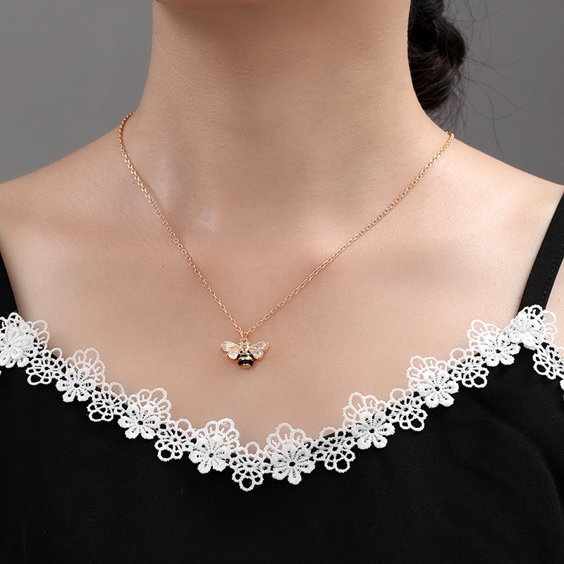 Real Plated Light Bee Niche Accessories Women Summer Necklace Versatile Gold Collarbone Chain