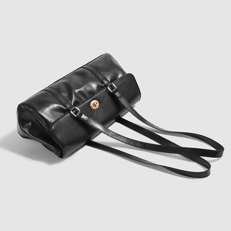 2025 Autumn Winter High End Oil Wax Faux Leather Underarm Bag Women's Minimalist Urban Retro Pillow Bag Commute Versatile Single Shoulder Baguett