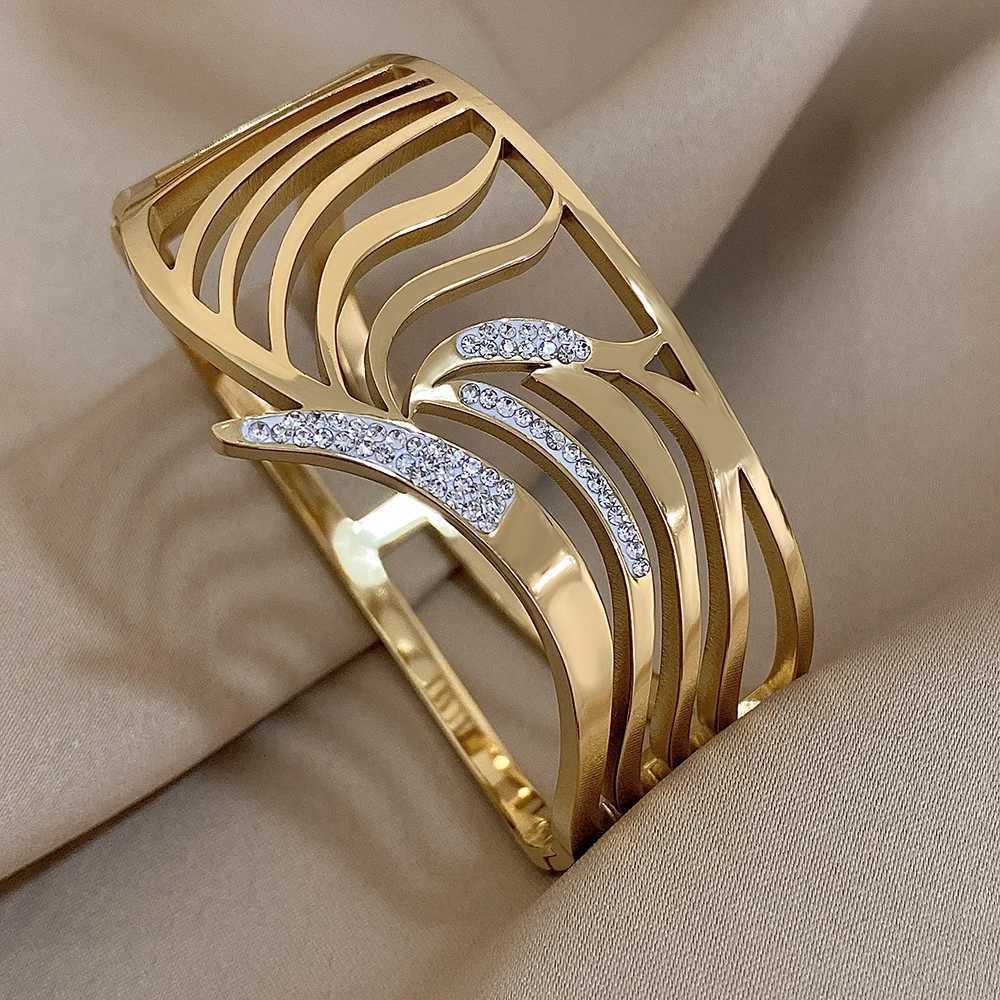 Irregular Geometric Inlaid Rhinestone Chunky Bracelet for Women Unique Design Stainless Steel Cuff Bangles Waterproof Jewelry Y250904