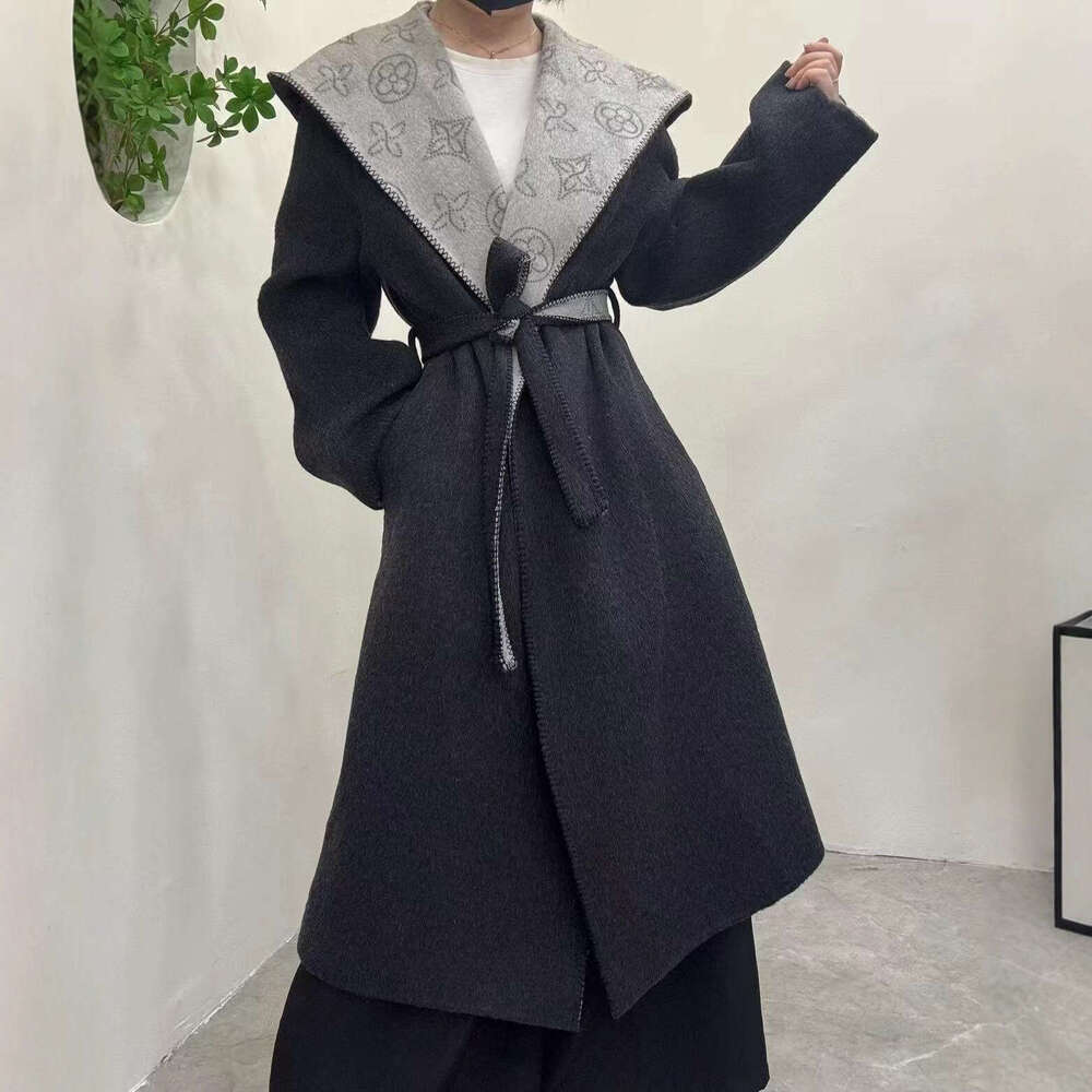 Fifth Avenue 2025 Autumn Elderly Flower High Luxury Socialite Hooded Extended Double-Sided Wool Coat With Belt For Women