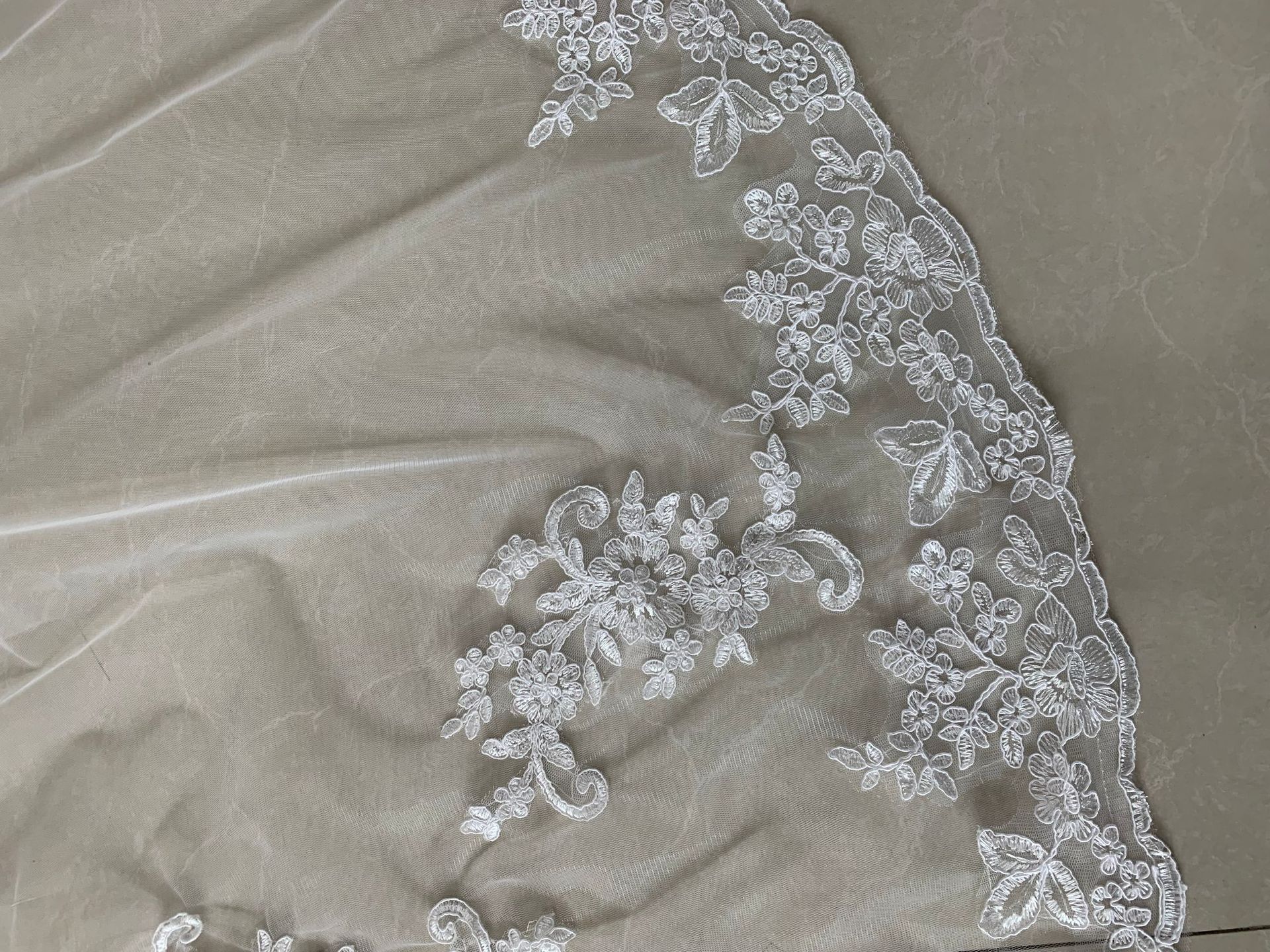 Hot Sell Bridal Veil 3M Long Cathedral Lace Applique Wedding Veil White/Ivory Romantic One Layer With Comb Wedding Accessories