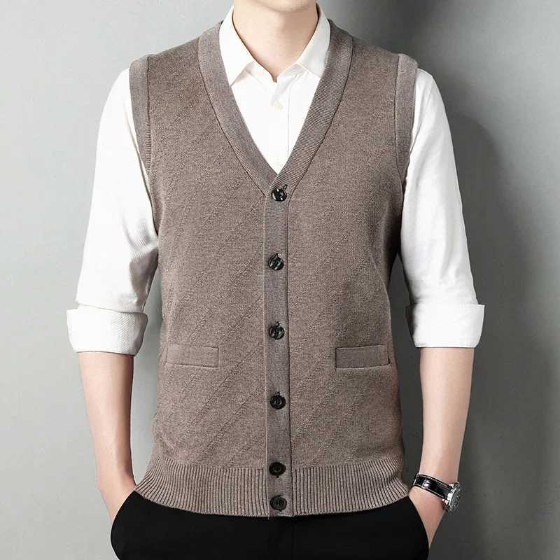 Mens Thickened Casual Sweater Tank Top Autumn and Winter Warm Mens Cardigan Tank TopXJ250904