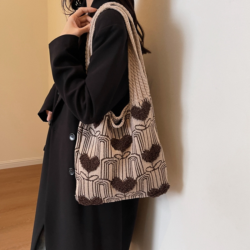 2025 autumn new large capacity niche design versatile fashion elegant handbag fresh and simple designer shoulder bag