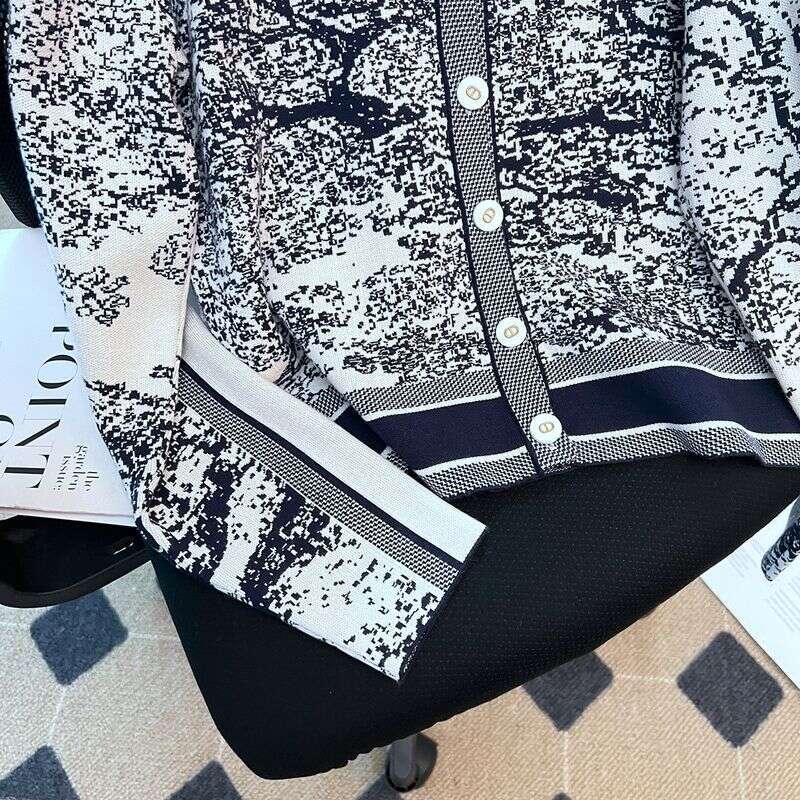 Women's Clothingautumn New Ink Painting Jacquard Temperament Loose Round Neck Long-Sleeved Top