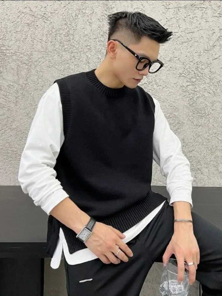 Round Collar Mens Clothing Waistcoat Business Sleeveless Black Vest Crewneck Knit Sweater Male Old Japanese Harajuku Fashion XXJ250904