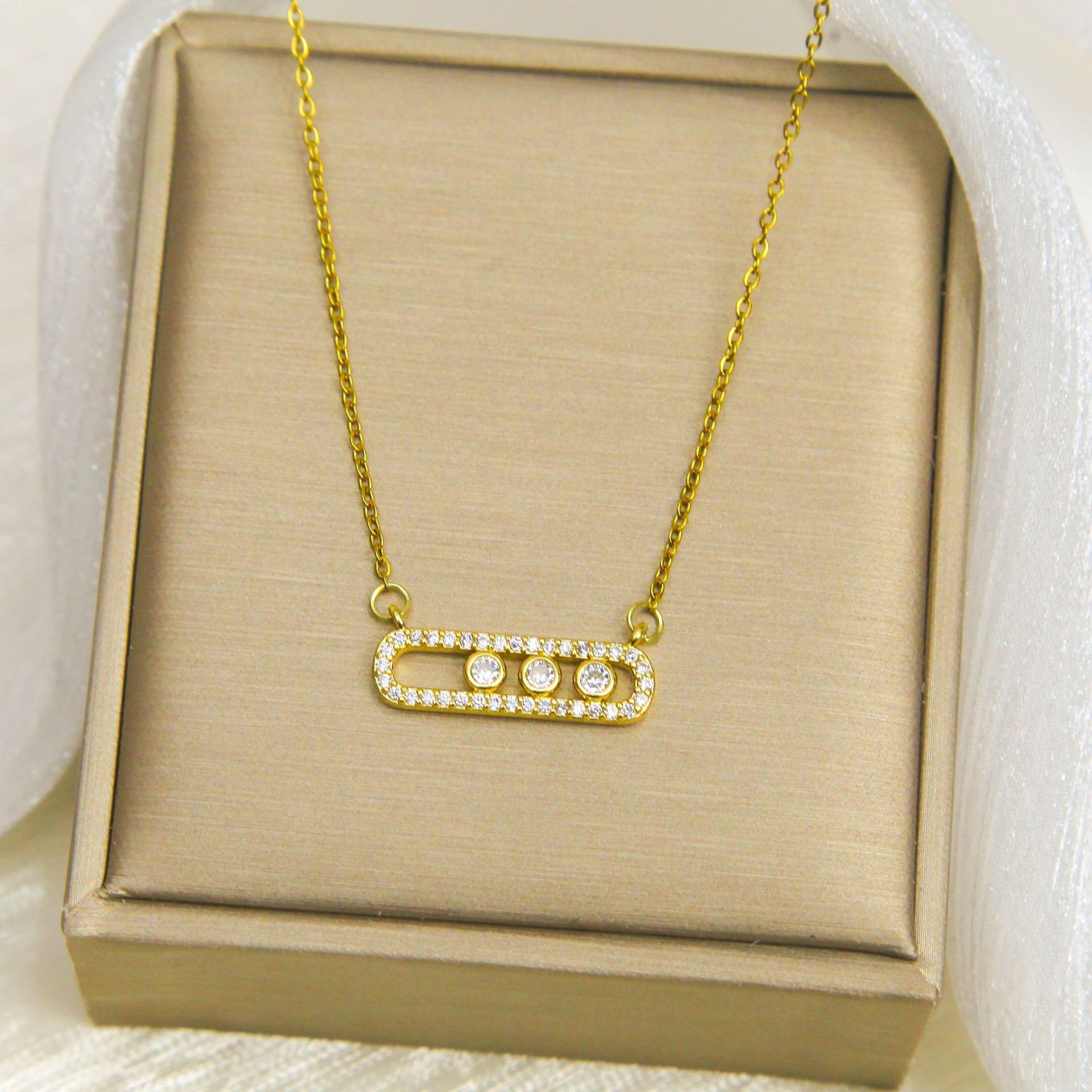 Designer Necklace Stainless Steel Moving Stone Zircon Diamond Jewelry Hollow Round Charms Chain Choker Necklaces & Pendants For Women Wholesale Drop S