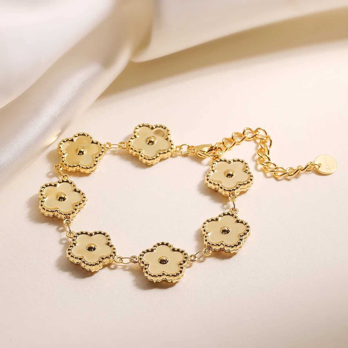 2025 New Arrival Fashion Gold Color Stainl Steel Flower Charm Bracelet For Women Party Jewelry GiftXJ250904
