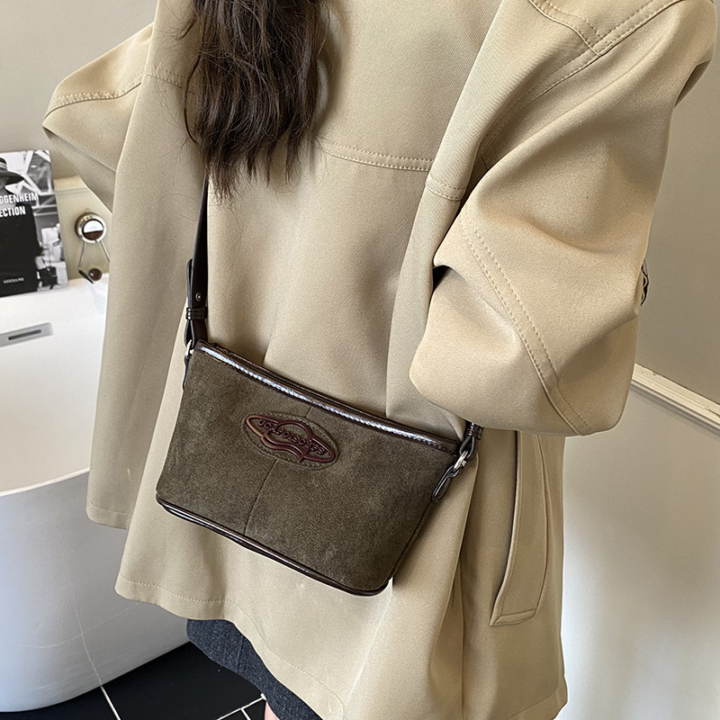 2025 autumn new female niche design light luxury elegant simple versatile fashion crossbody bag armpit bag designer shoulder bag