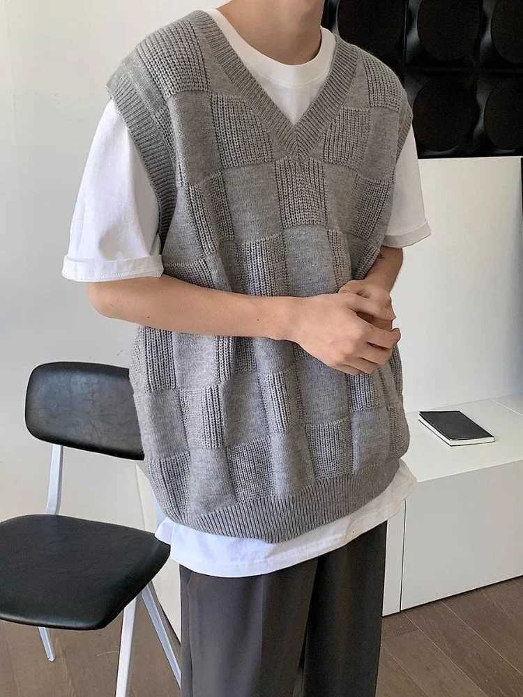Mens Clothing Long Plaid Plain Knit Sweater Male Loose Fit Vest Sleeveless Waistcoat Solid Color Casual Maletry Japanese RetroXJ250904