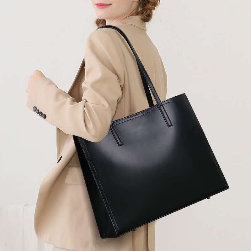 Tote 2025 New Large Capacity High-end Commuter Shoulder Fashion Versatile Crossbody Bag for Women
