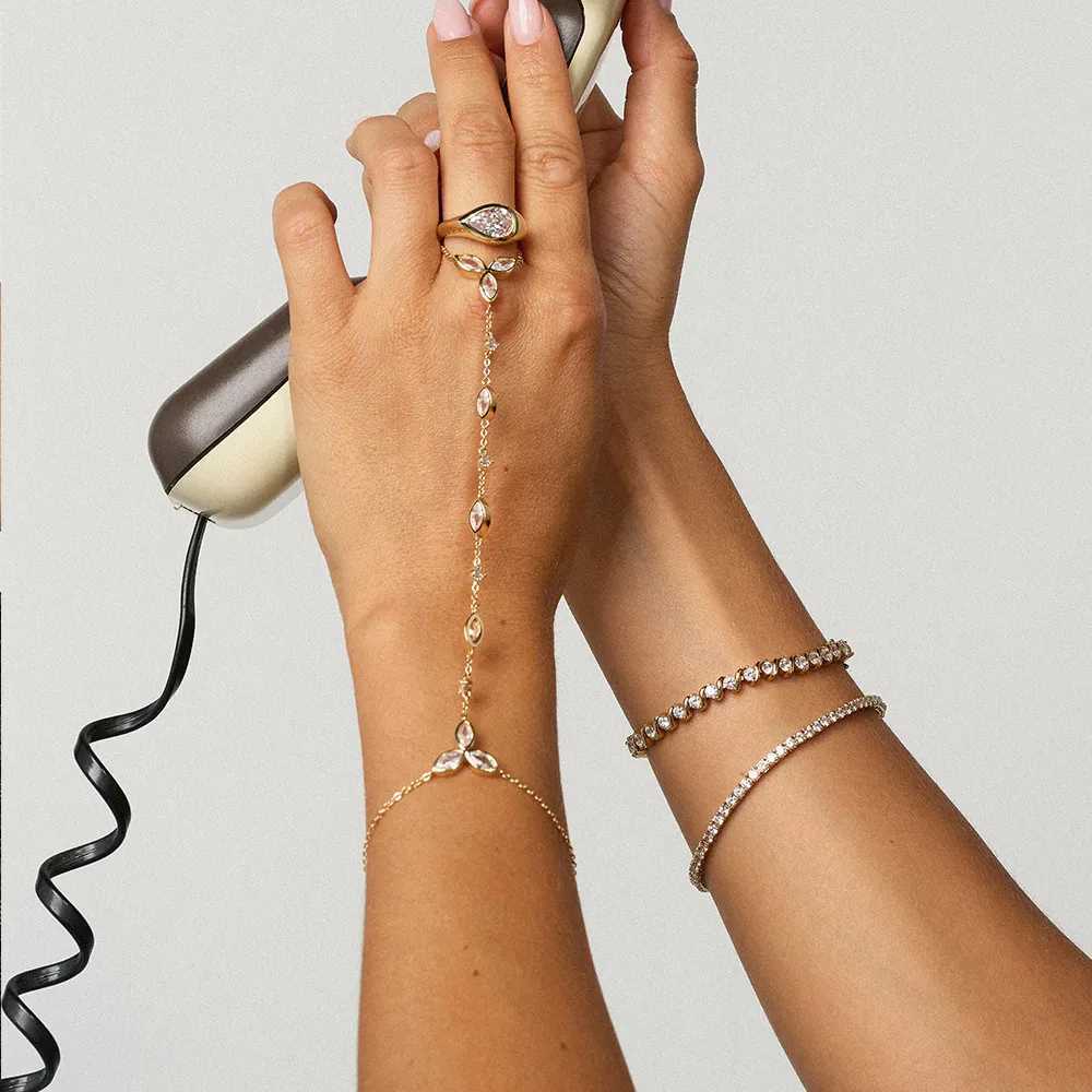 Gold Plated Hand Chain for Women White Zircon Crystal Long Chains Finger Bracelet Girls Bride Wedding Jewelry Accories RingXJ250904