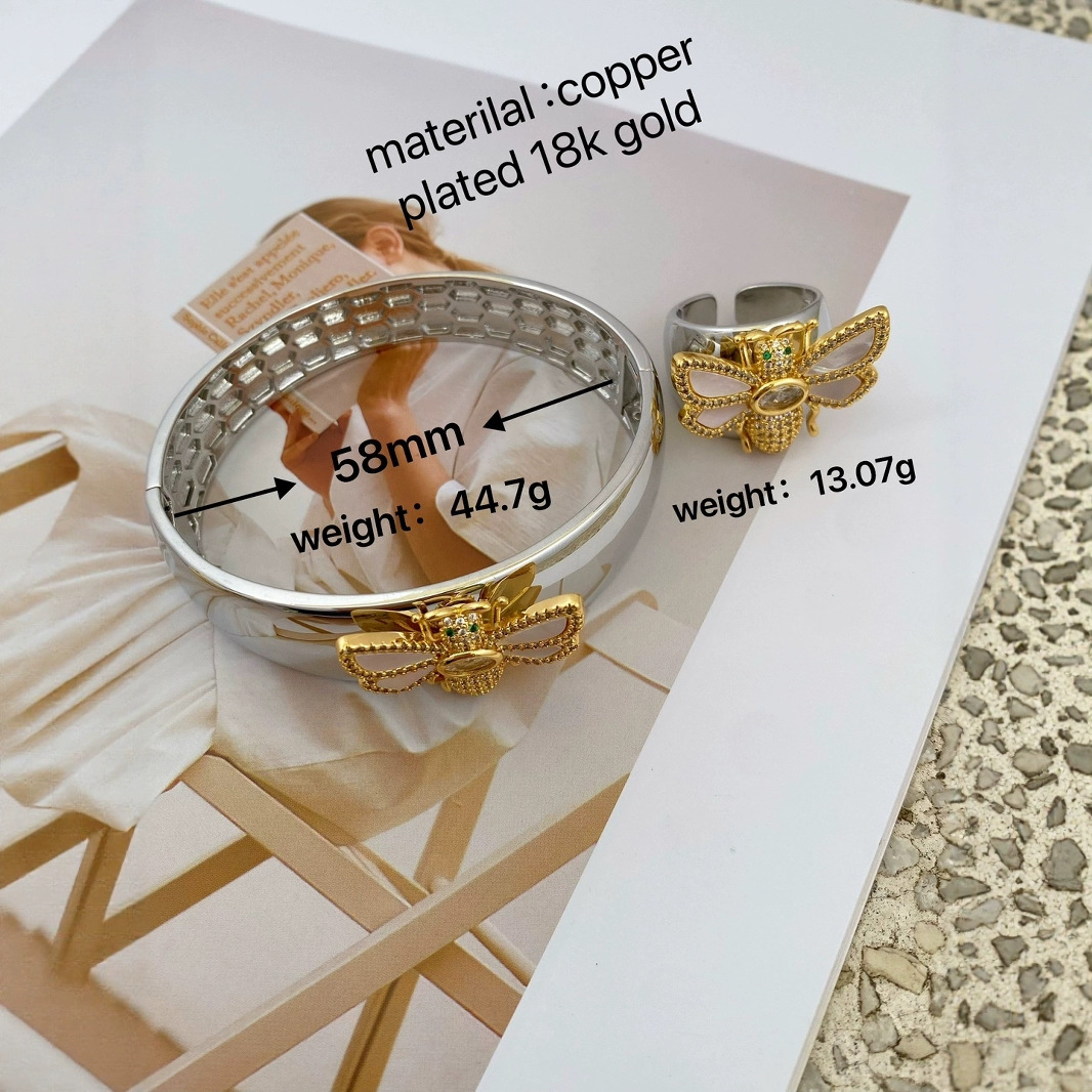 Fashion Jewelry with Inlaid Dias, White Shell, Little Bee, Wide Face, Exquisite Carved Texture, Women's Bracelet