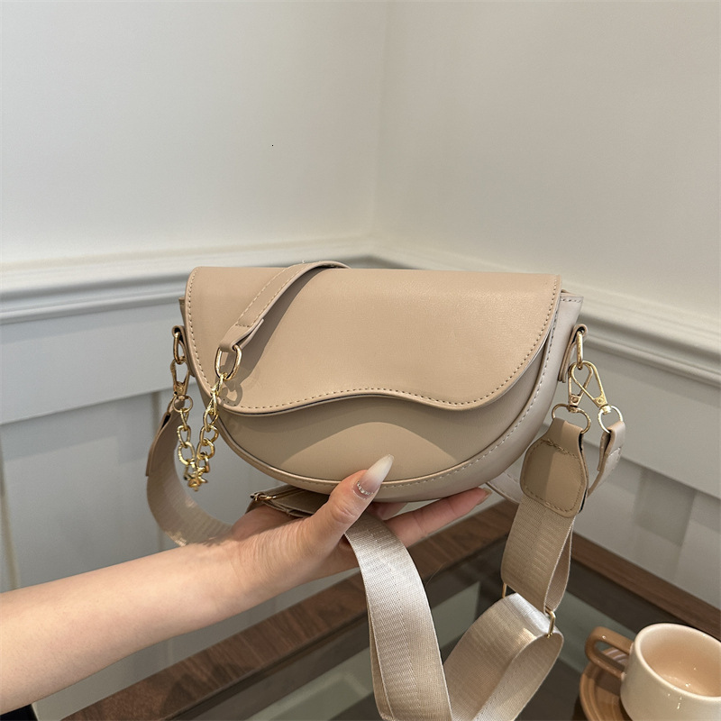 2025 autumn new light luxury elegant fashion leather niche design trend versatile crossbody bag designer shoulder bag