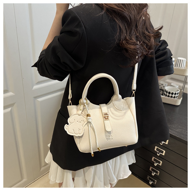 New Women s Crossbody Bag Large Capacity Versatile Autumn New Designer Bag Cute Pendant New Casual Women s Shoulder Bag