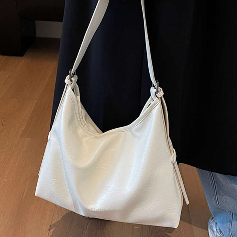 Simple Elegant Niche Casual Single Shoulder 2025 New Women's Korean Version Large Capacity Bucket Bag