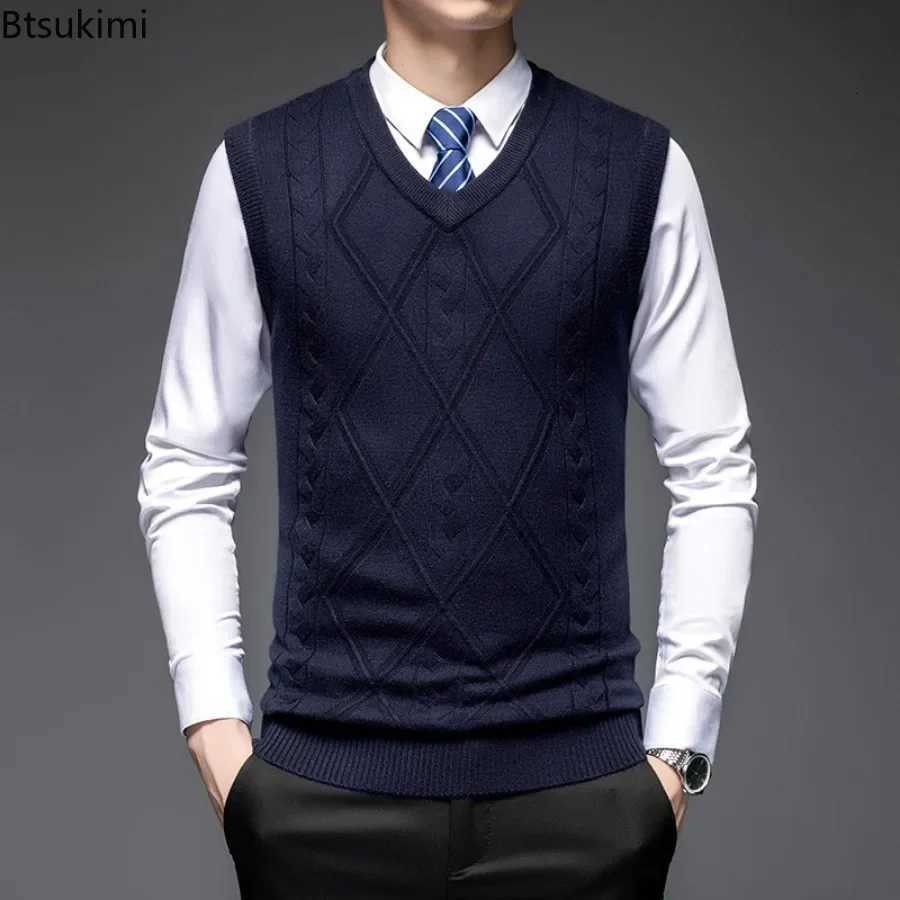 2025 Highend Wool Sweater Vest for Men Business Casual Solid V Neck Sleeveless Pullover Tops Men Fashion Slim Sweater WaistcoatXJ250904