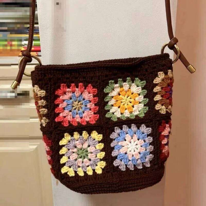 Fresh flower crossbody for girls, casual and fashionable shoulder shopping bag, handcrafted woven summer beach bag