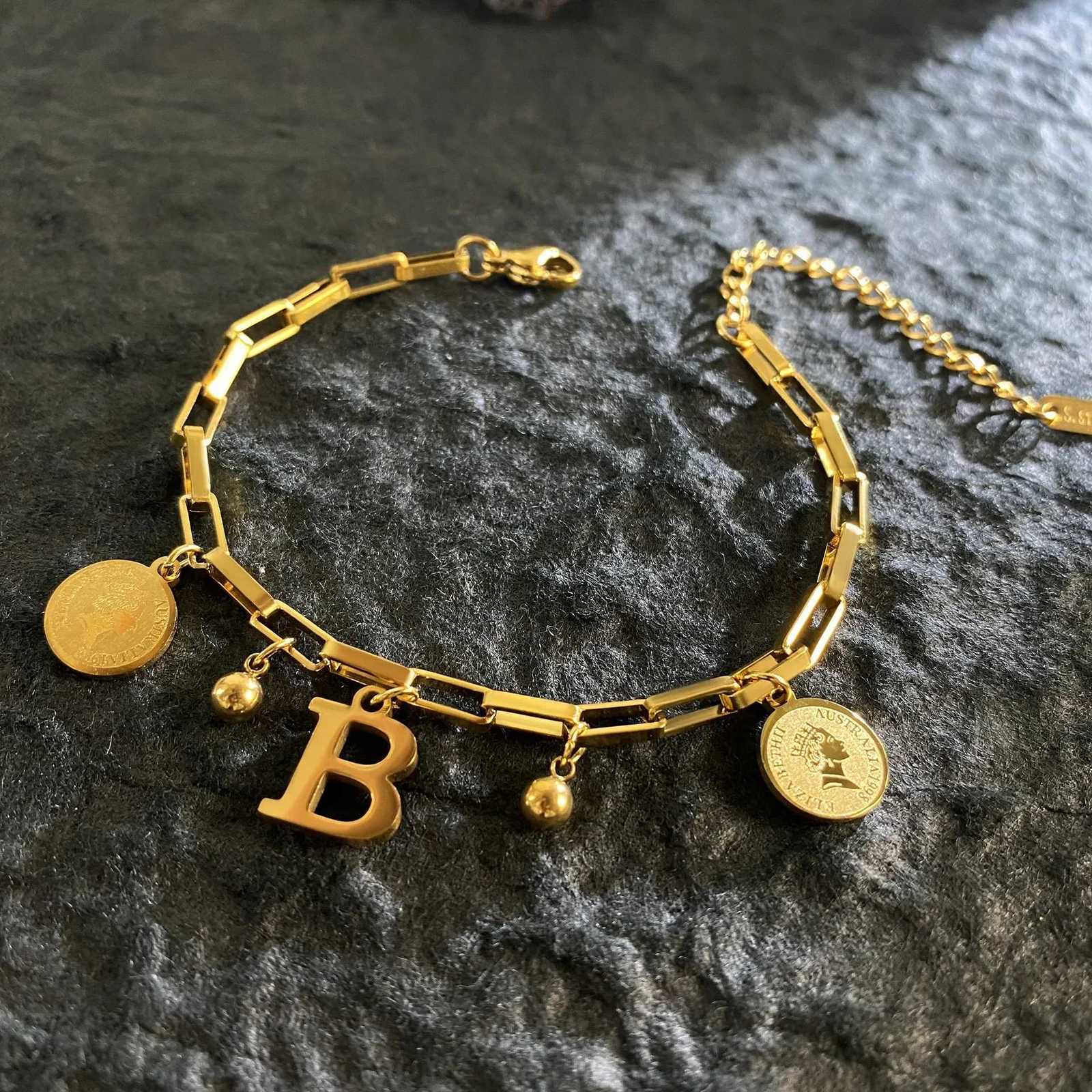 Queen Coin Letter 18K Goldplated Stainl Steel Bracelet for Women Small Bell Pendant Adjustable Bracelet Classic Jewelry GiftXJ250904