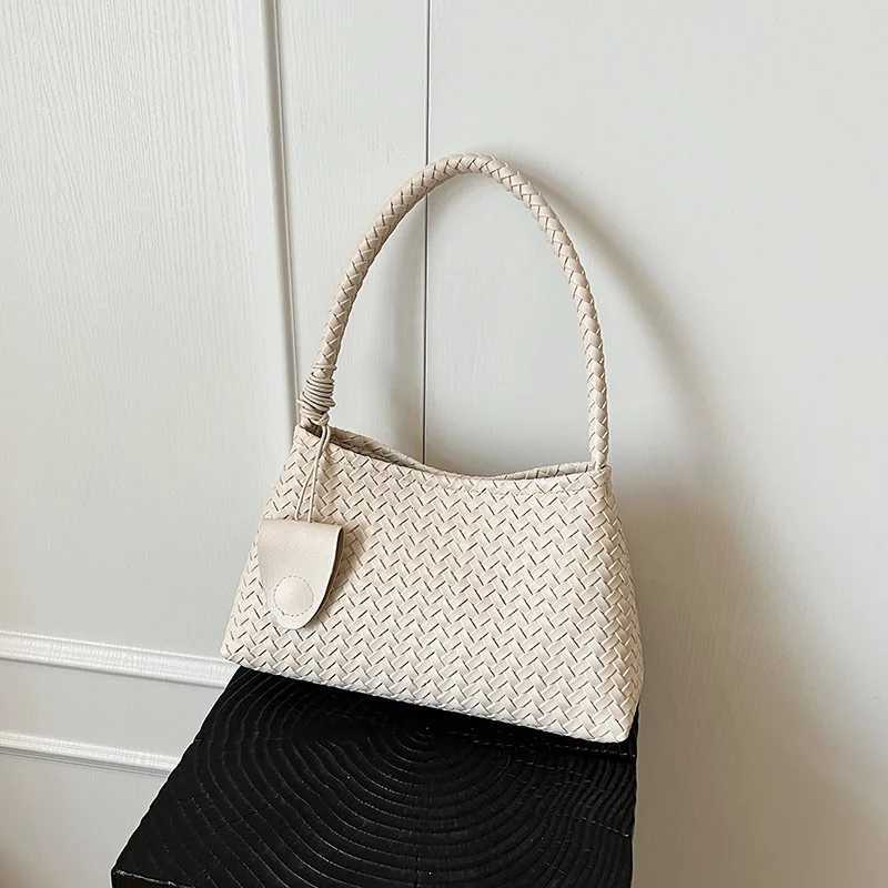 2025 AutumnWinter New Knitted Pattern Handbag Water Bucket Underarm Bag WomenS Single Shoulder Bun Package Z250903