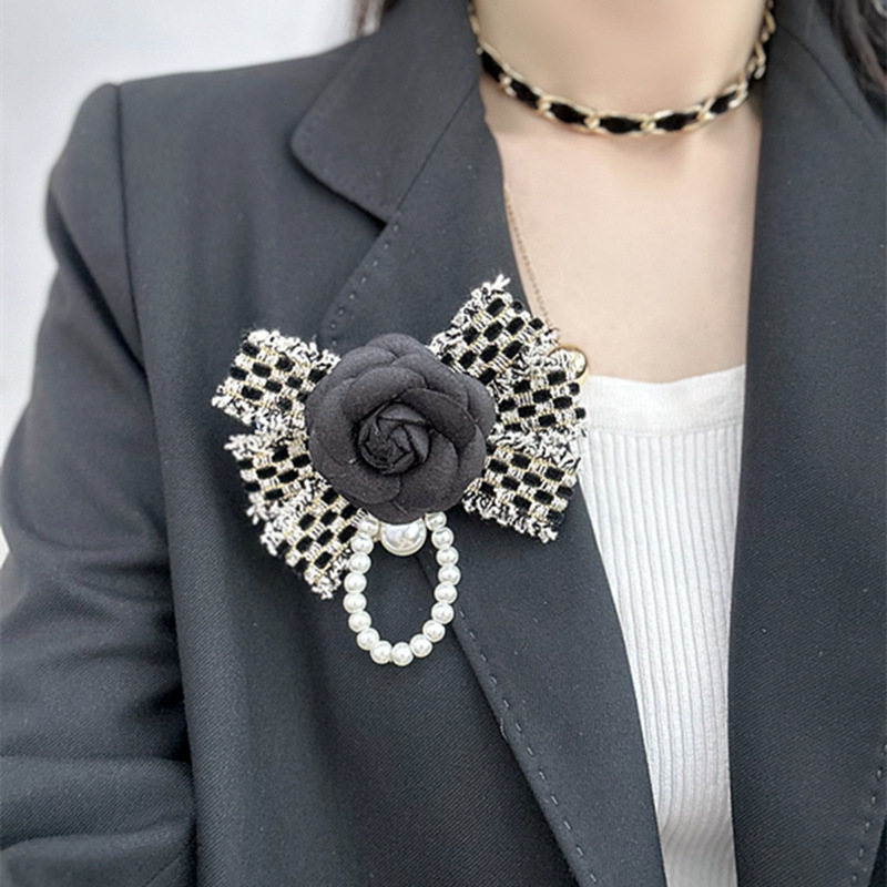 Korean Fabric Art Bow Tie Brooches Camellia Flower Crystal Pearl Tassel Lpael Pins Shirt Collar Fashion Jewelry Gifts for Women