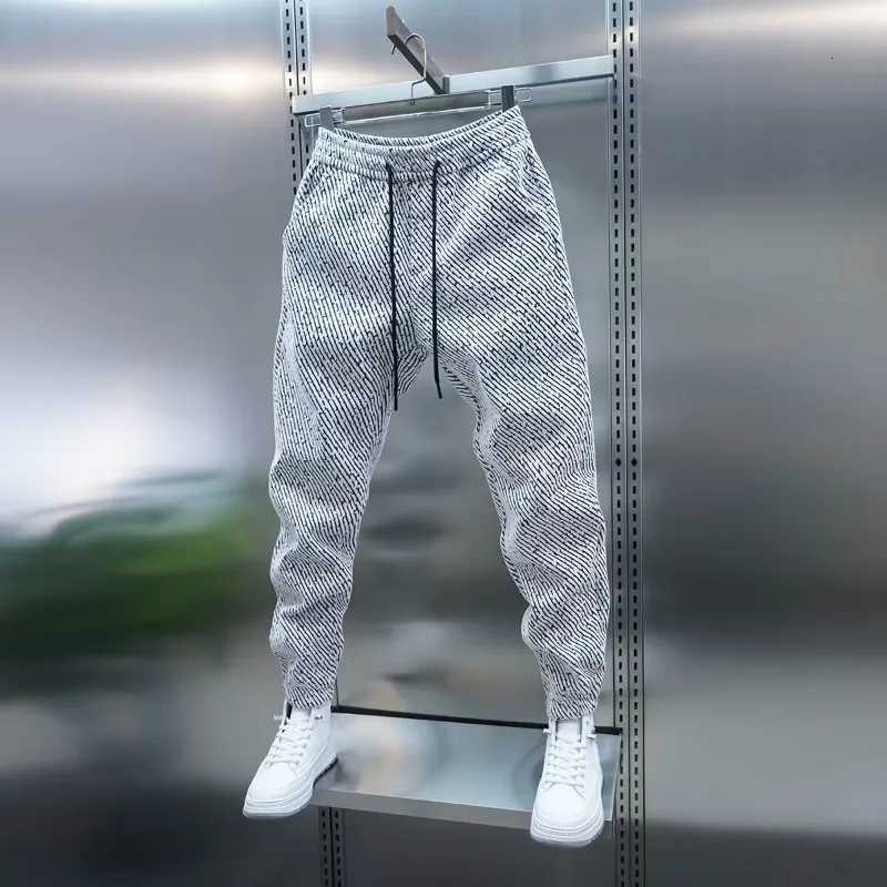Spring Mens Stripe Joggers American High Street Sports Trousers Cotton 9Minute Sweatpants Fashionable Mens Clothing 2025 NewXJ250904
