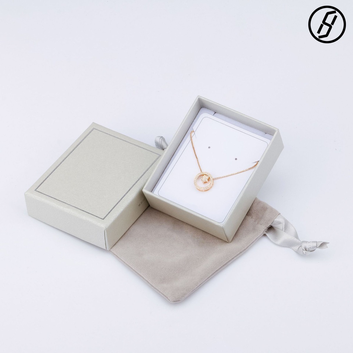 Round Star Necklace for Women Micro Inlay Diamond Water Sailor Moon Retro Circle Single Diamond Diamond Necklace Boutique Craft Designer Jewelry Origi