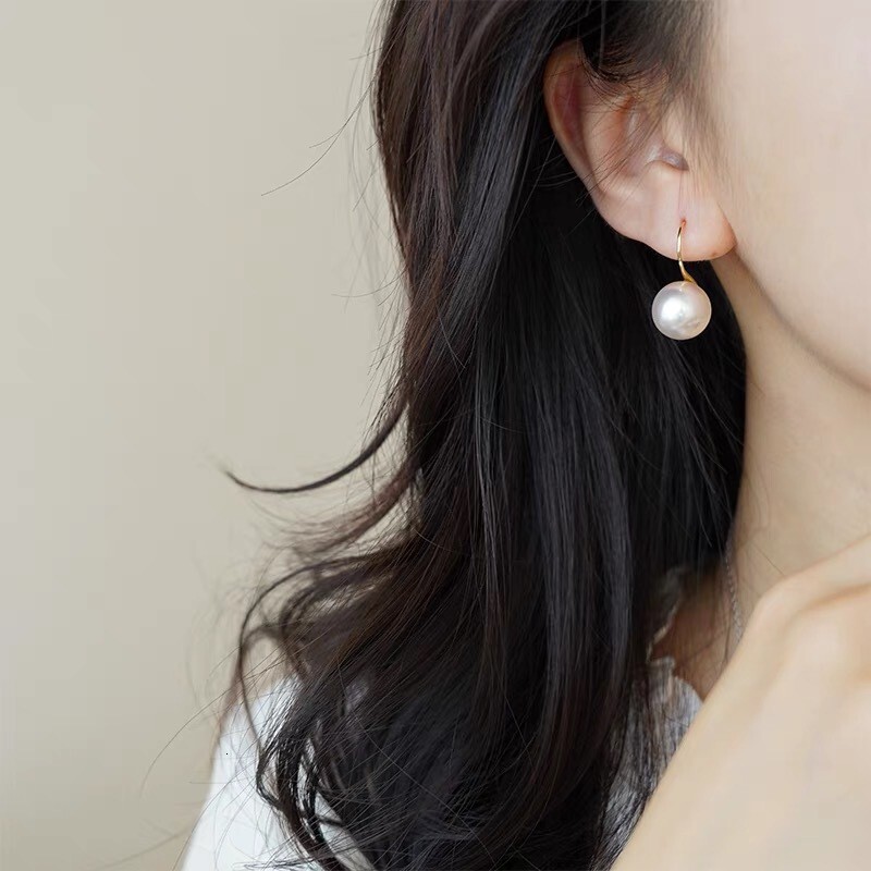 Ladies' Pearl Earrings 925 Pure Silver Goddess Style High Heels Retro Earrings High End Designer Luxury Free Shipping Lightweight Luxury Pendant 