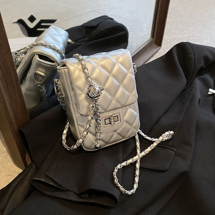 Feiyan Free Shipping New Designer Bag Luxury Shopping Bag Chanel Style Quilted Chain Women's Bag Personality Ins Trend Crossbody Phone Bag