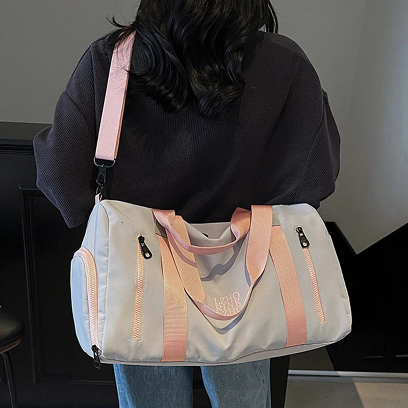 Fashion Travel Bags For Women Large Capacity Mens Sports bag Waterproof Weekend Sac Voyage Female Messenger Bag Dry And Wet 250903