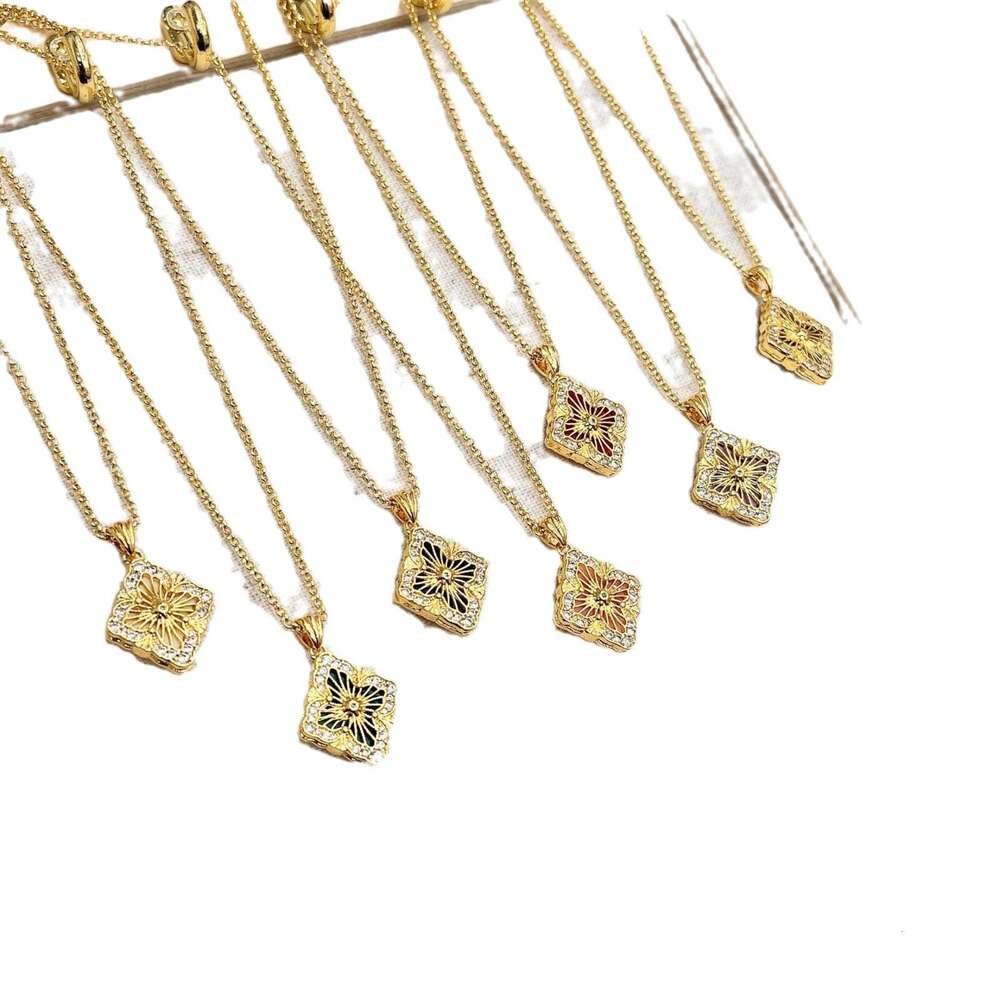 Brushed Four-Leaf Clover Necklace for Women 2024 New Double-Sided Clavicle Light High-End Sweater Chain Niche Accessories