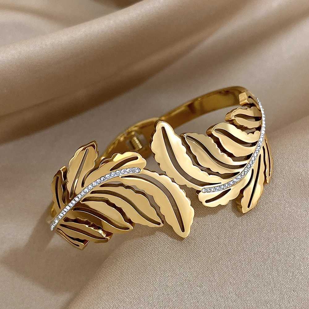 Exquisite Inlaid Rhinestone Feather Leaves Cuff Bracelets Fashion Gold Plated Stainless Steel Smooth Bangles Waterproof Jewelry Y250904