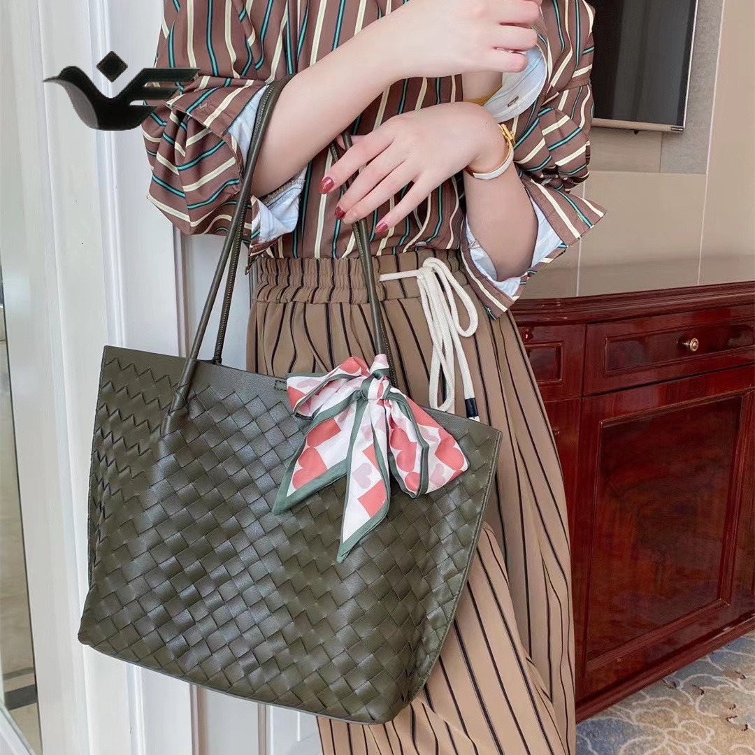 Feiyan Free Shipping New Designer Bag Luxury Shopping Bag Imported Soft Cowhide Handwoven Tote Bag Genuine Leather Women's Bag Basket Shoulder Cr