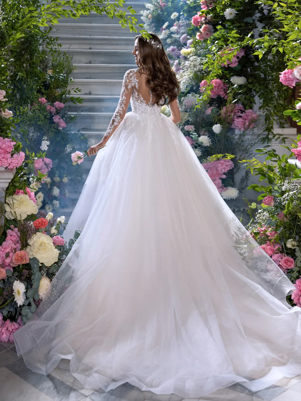 Princess Luxury Sheer A-line Wedding Dress Delicate Beading Pearls Aplliques Lace Sleeveless Bridal Gowns Floor-length Court Train Vestidos De Novia C