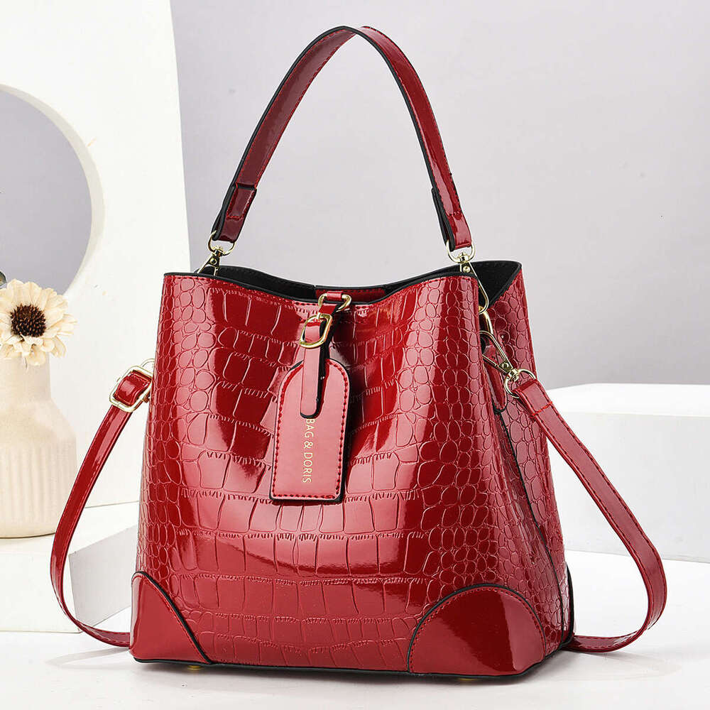 Bucket for Women 2025 New Crocodile Pattern Large Capacity Shoulder Handbag Crossbody Bag