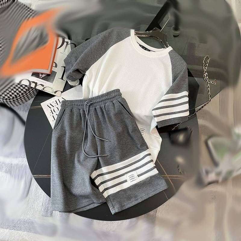 Women's Contrasting Striped Round Neck Temperament Mid-Pants Casual Sports Suit For Women Two-Piece Set