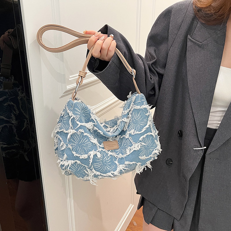 2025 autumn new niche design denim elegant and versatile fashion crossbody bag women's armpit bag designer shoulder bag