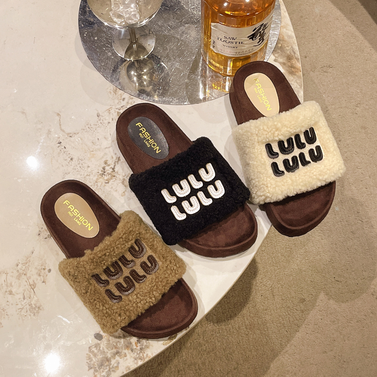 Hot free shipping designer slippers for womens flat slippers beige black khaki New winter versatile and fashionable warm slippers for outdoor wear