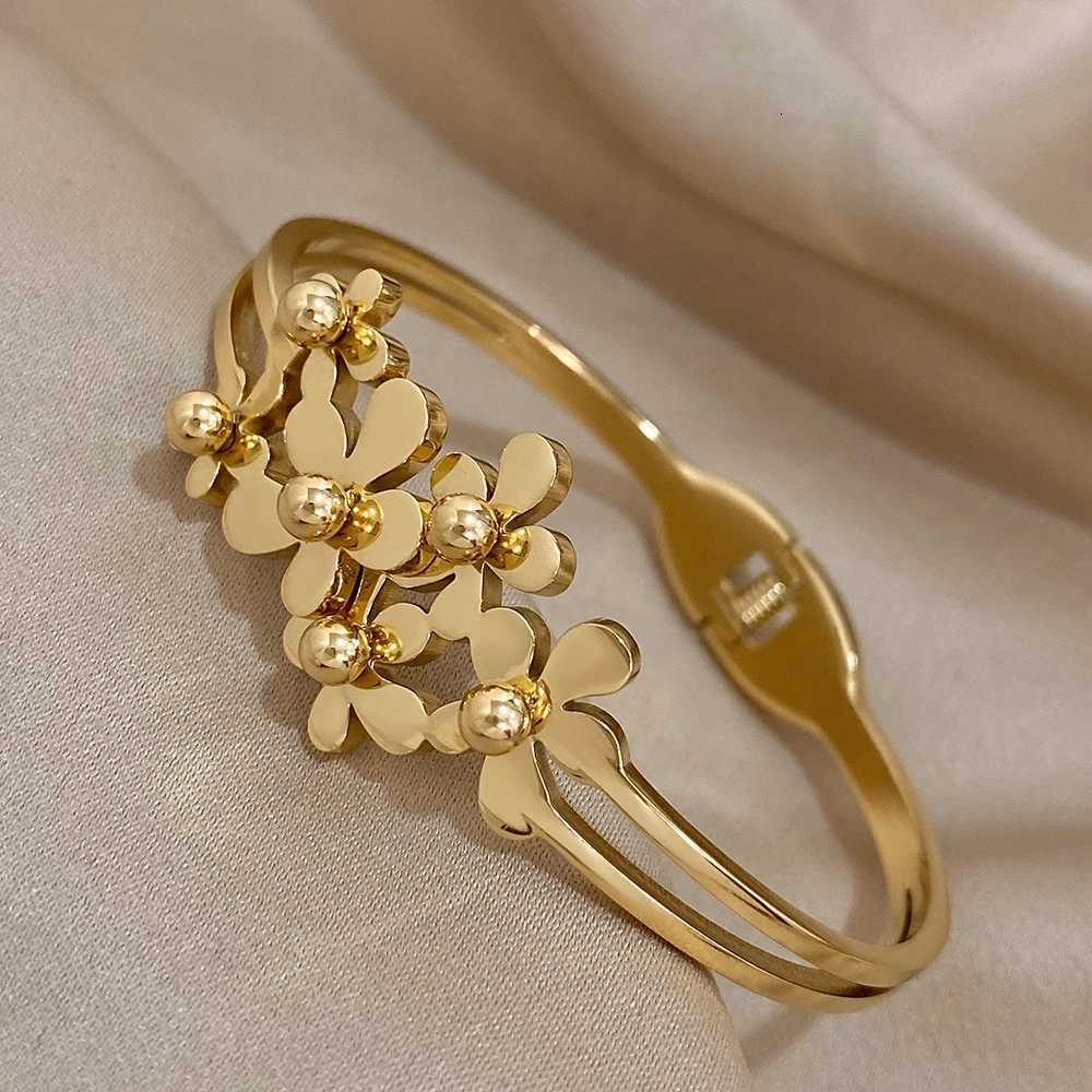 Fashion Stereo wer Cuff Bracelet Bangle For Women Girls Elegant Gold Color ral Decor Opening Bracelet Jewelry Gift For Her Y250904