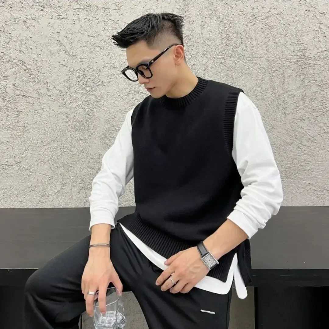 Round Collar Mens Clothing Waistcoat Business Sleeveless Black Vest Crewneck Knit Sweater Male Old Japanese Harajuku Fashion XXJ250904