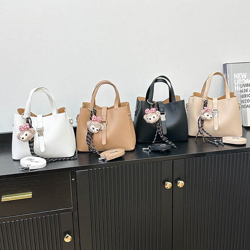 2025 autumn new niche fashion women's luxury handbag large capacity casual shoulder bag daily casual versatile high-quality shopping crossbody ba