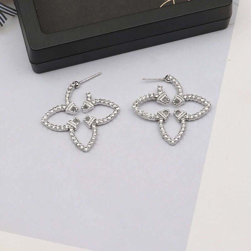 New Hollow Out with Dias Four-Leaf Clover Elegant Fashion Versatile Earrings High-End Exquisite Ear Jewelry
