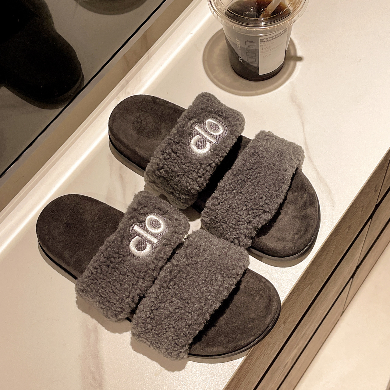 Hot new free shipping designer womens flat beige grey black green brown New winter versatile and fashionable warm slippers for outdoor wear