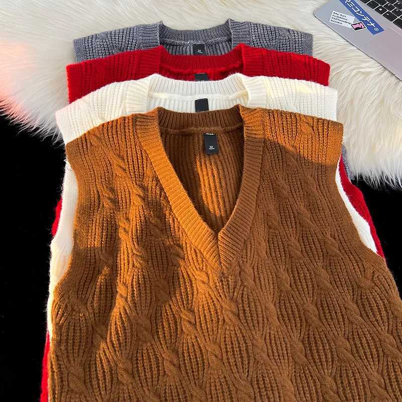 Vneck Casual Lightweight Sleeveless Windproof Vest Jackets Outerwear Men Warm Loose Coat Outdoor Fashion Bottom Shirt WaistcoatXJ250904